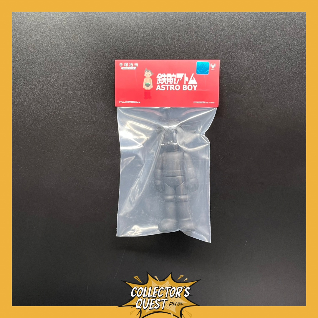 (IN STOCK) 4224 Hung Hing Toys Astro Boy Standing Eye Close Black Vinyl Figure