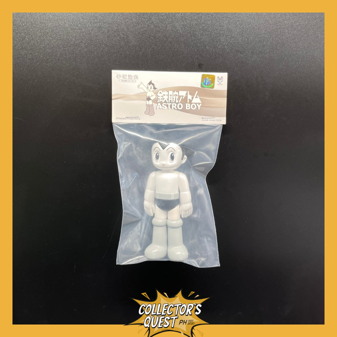 (IN STOCK) 5309 Hung Hing Toys Astro Boy Collection Pearl Black Standing Vinyl Figure