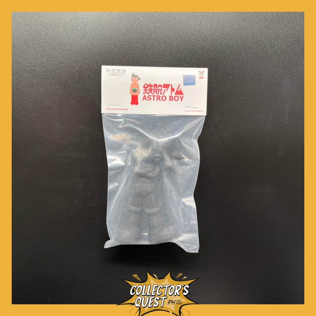 (IN STOCK) 0358 Hung Hing Toys Astro Boy Cross Arms Black Vinyl Figure