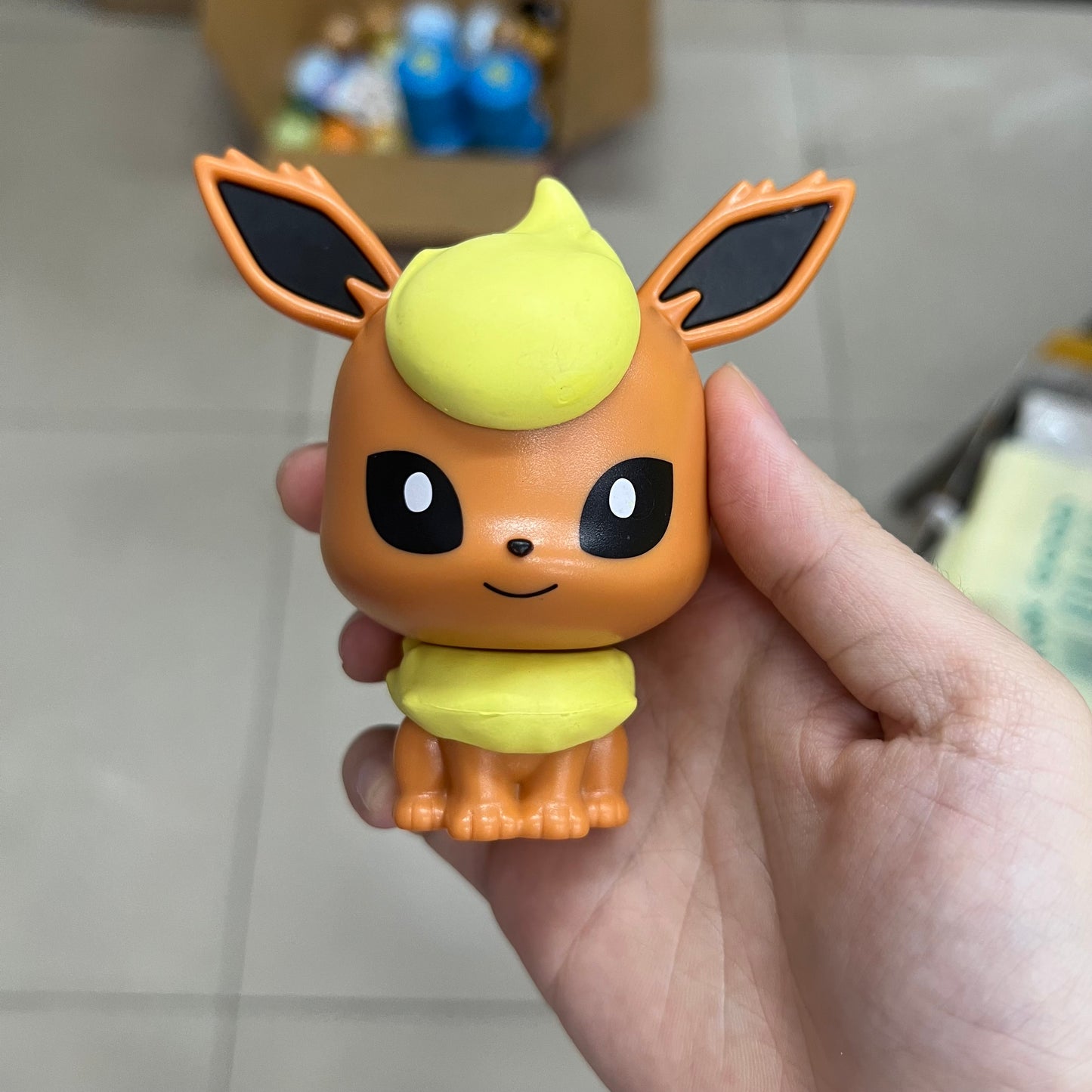 Pokemon Capchara Gachapon Eeveelutions Pikachu Eevee Vaporeon Piplup Dedenne Squirtle Jolteon etc