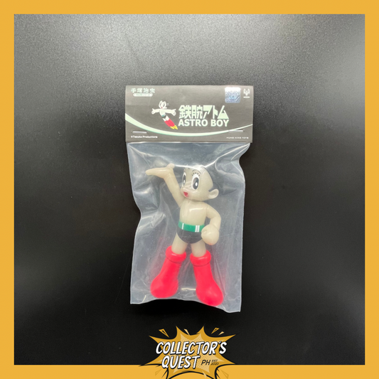 (IN STOCK) 5965 Hung Hing Toys Astro Boy Welcome Luminous Vinyl Figure