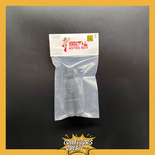 (IN STOCK) 0518 Hung Hing Toys Astro Boy Standing Make Fist Black Vinyl Figure