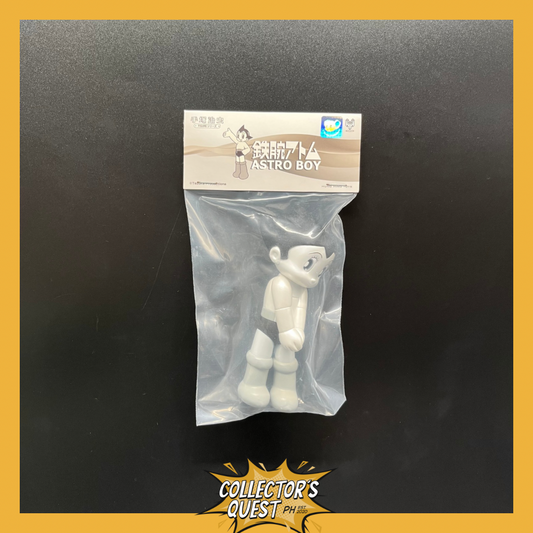 (IN STOCK) 5781 Hung Hing Toys Astro Boy Shy Pearl Black Vinyl Figure