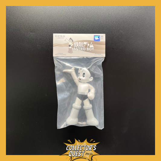 (IN STOCK) 5316 Hung Hing Toys Astro Boy Collection Pearl Black Welcome Vinyl Figure