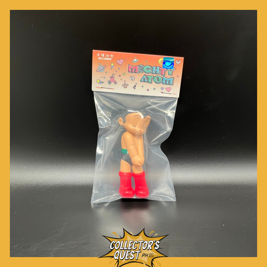 (IN STOCK) 5774 Hung Hing Toys Astro Boy Shy Eye Closing Vinyl Figure