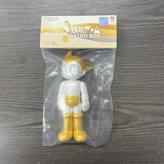 (IN STOCK) Hung Hing Toys Astro Boy Collection Special Edition Pearl Gold Standing Eyes Closed Vinyl Figure
