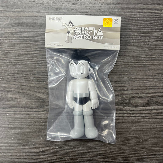 (IN STOCK) Hung Hing Toys Astro Boy Collection Pearl Black Eyes Closed Vinyl Figure